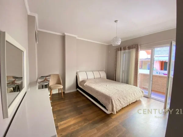 Apartament 3+1+2 per shitje pranë Liqeni i Thate !!