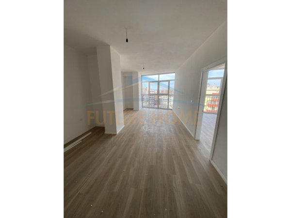 Shitet Apartament 1+1, Unaza e Re,Bulevardi Migjeni.
90,300 €