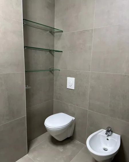 Super Apartament Luksoz 2+1 per Qera , me pamje nga Liqeni i Thate