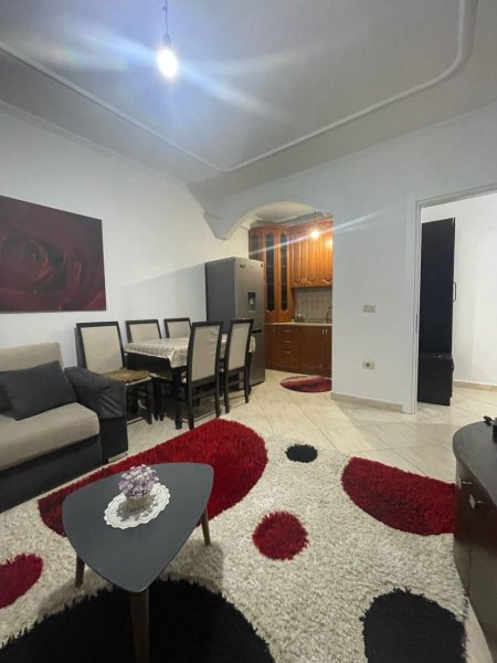 Shitet, Apartament 1+1, Usluga, Stacioni i Trenit.