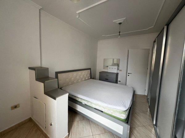 Shitet, Apartament 1+1, Usluga, Stacioni i Trenit.