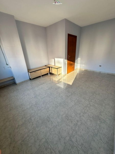 Shitet Apartament 2+1+2 Ne Qender Te Tiranes (ID B120426) Tirane