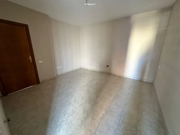 Shitet Apartament 2+1+2 Ne Qender Te Tiranes (ID B120426) Tirane
