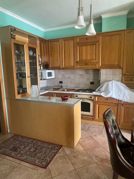 Apartament 2+1 Per Shitje, Prane Ish Stacionit Te Trenit (300.000 euro)