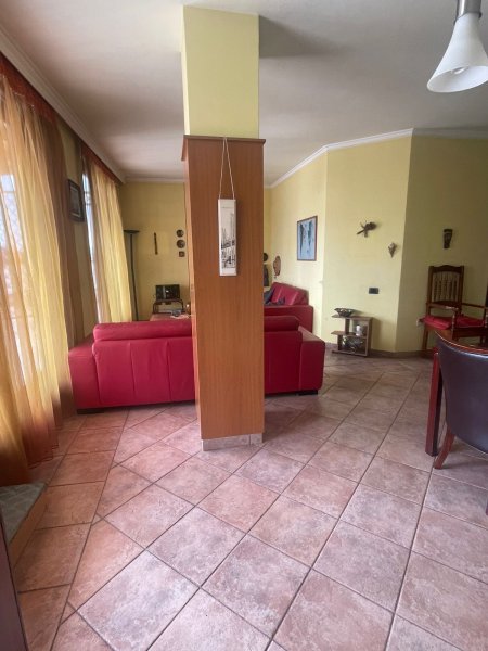 Apartament 2+1 Per Shitje, Prane Ish Stacionit Te Trenit (300.000 euro)