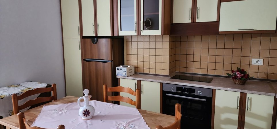 Jepet me qera Apartamenti 1+1 400 mije leke , Don Bosko peane shkolles Qazim Turdiu.