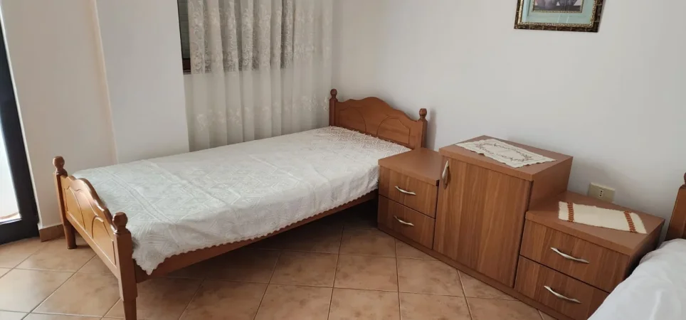 Jepet me qera Apartamenti 1+1 400 mije leke , Don Bosko peane shkolles Qazim Turdiu.