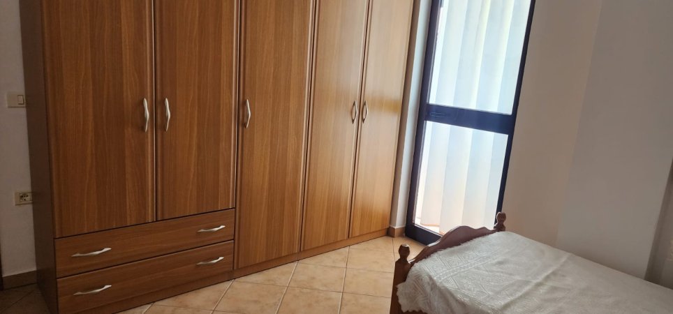 Jepet me qera Apartamenti 1+1 400 mije leke , Don Bosko peane shkolles Qazim Turdiu.