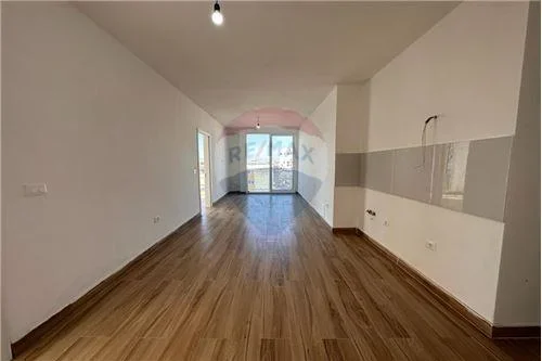 JEPET APARTAMENT ME QIRA 2+1 Rr.Dibres Farmacia 10