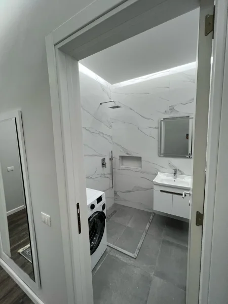 Apartament 2+1+2 me qera tek ish Fusha e Aviacionit 650 euro