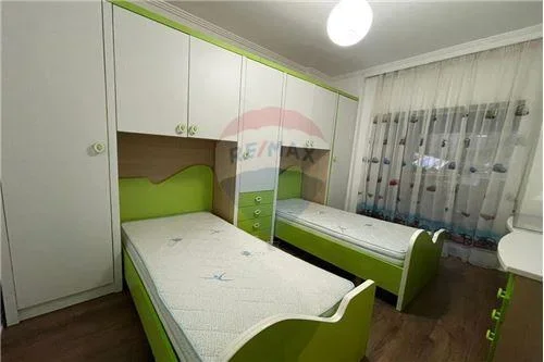 JEPET APARTAMENT ME QIRA 2+1 te Liqeni i Thate Rr.peti