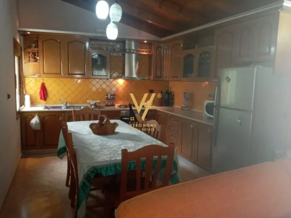 SHITET VILE TRE KATESHE NE VLORE 220.000 EURO