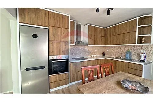 JEPET SHTEPI ME QIRA 1+1 te Rruga e Dibres