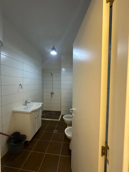 APARTAMENT 2+1 PER QERA TEK ISH FUSHA E AVIACIONIT!!!!