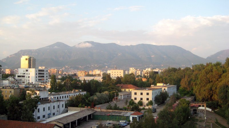 Shitet, Apartament 1+1, Fresku, Tiranë.
Apartamenti ndodhet pranë Market Aldi.