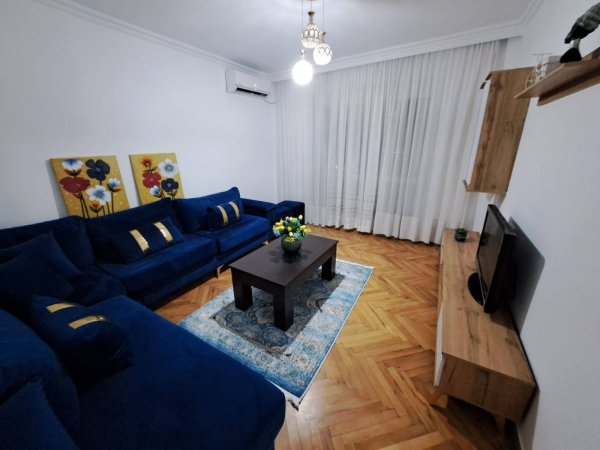 Jepet me qera apartament 2+1 te stacioni i trenit