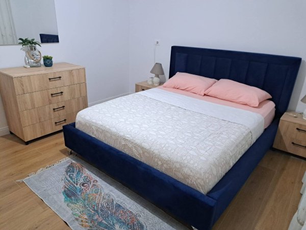 Jepet me qera apartament 2+1 te stacioni i trenit