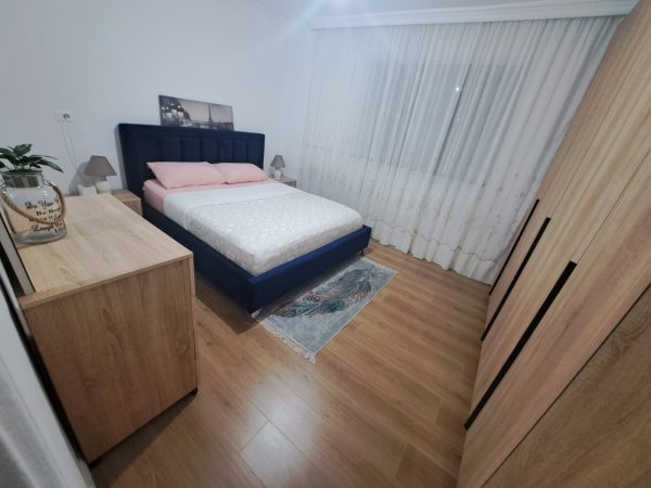 Apartament me qira!