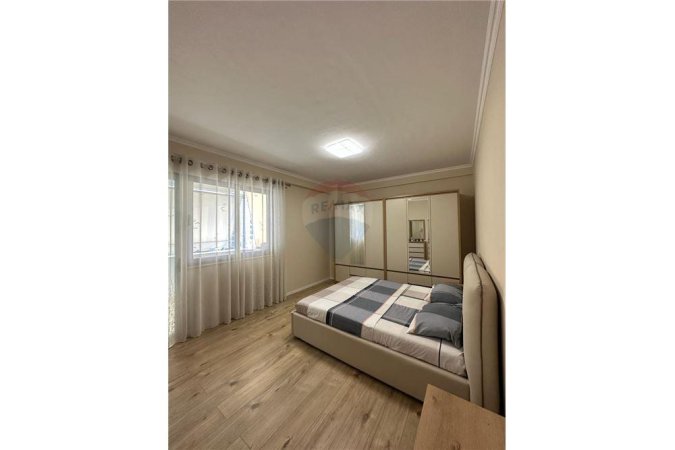 Apartament 2+1+2 per shitje te Rr Kavajes Globe