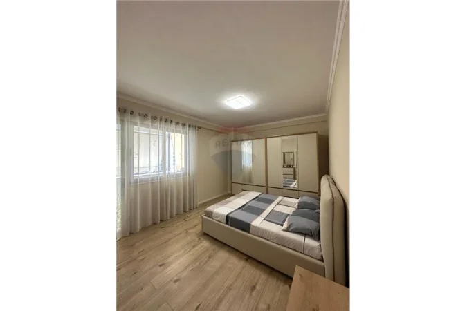 Apartament 2+1+2 per shitje te Rr Kavajes Globe