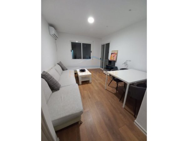 Shitet, Apartament 1+1,Xhamia,Vlore.RV37851