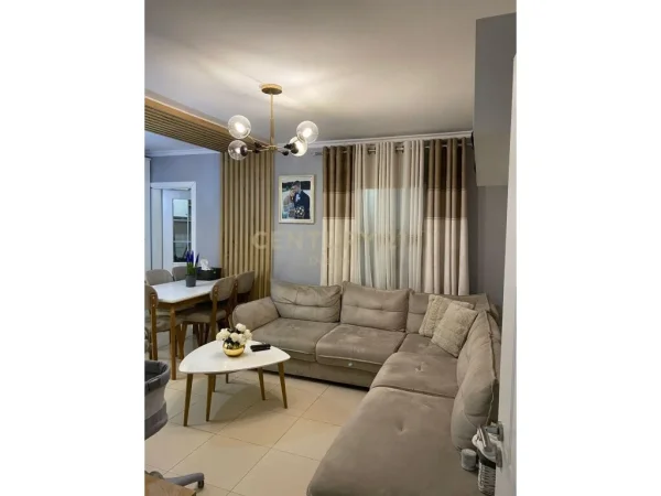 apartament per shitje 2+1 tek xhamlliku !