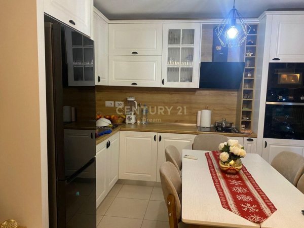 apartament per shitje 2+1 tek xhamlliku !