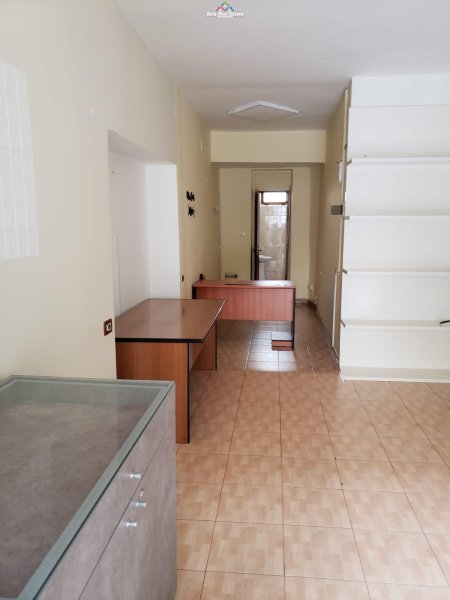 Dyqan Me Qera Prane Rruges Se Barrikadave (ID BD21475) Tirane