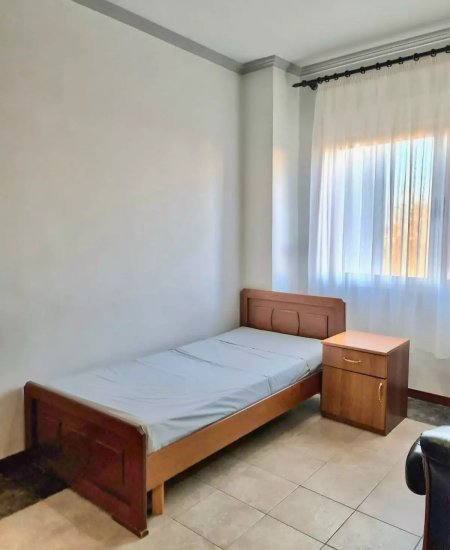 Jepet me Qira apartament 3+1+2 WC+ 1 Lavanteri tek Bulevardi Zogu i Parë, pranë Intesa San Paolo