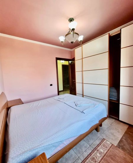 Jepet me Qira apartament 3+1+2 WC+ 1 Lavanteri tek Bulevardi Zogu i Parë, pranë Intesa San Paolo