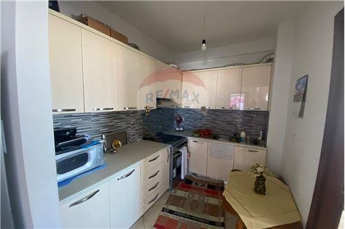 SHITET APARTAMENT 2+1 ne Kamez Rr.Demokracia