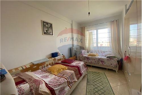 SHITET APARTAMENT 2+1 ne Kamez Rr.Demokracia