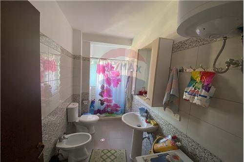 SHITET APARTAMENT 2+1 ne Kamez Rr.Demokracia