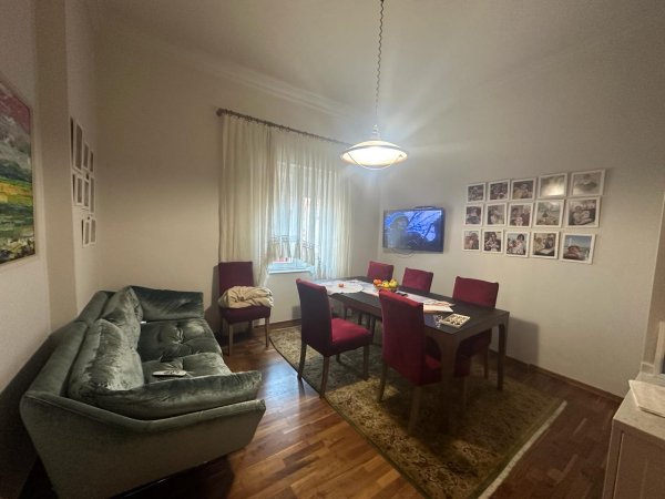 Qera, Apartament 3+1, Pazari i Ri, Tiranë - 1500€ | 140m²