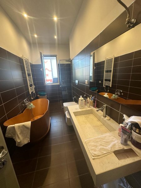 Qera, Apartament 3+1, Pazari i Ri, Tiranë - 1500€ | 140m²