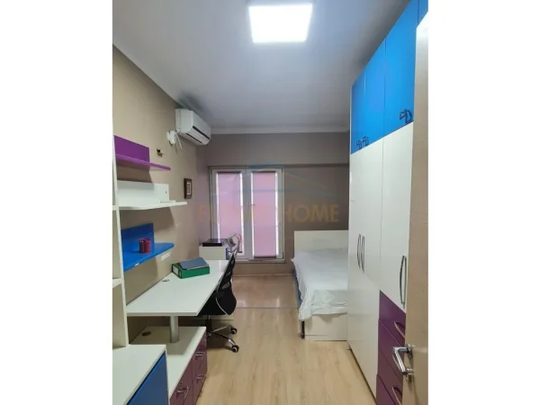 Qera , Apartament 2+1, Kontakt 21, Tiranë.