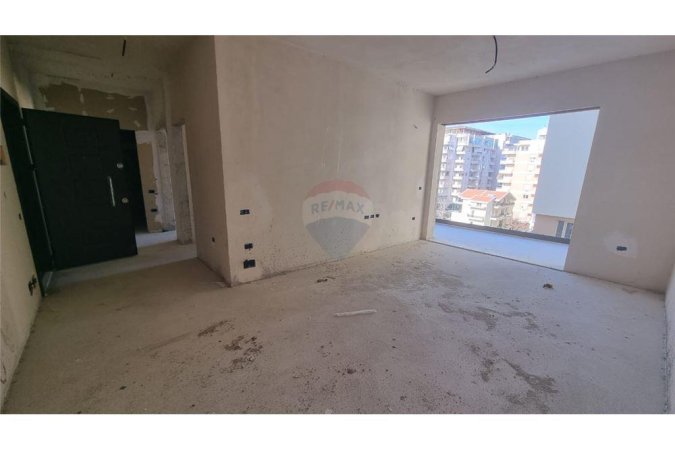 Apartament 2+1 ne shitje, ne Lungomare !