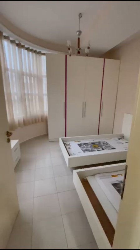 Jepet me qera Apartamenti 2+1+2 500 euro , Selvia prane Gjimnazit Partizani.