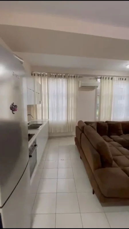 Jepet me qera Apartamenti 2+1+2 500 euro , Selvia prane Gjimnazit Partizani.