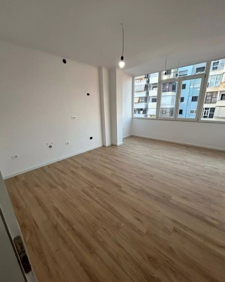 Shitet Apartament 1+1+BLK tek 21 Dhjetori