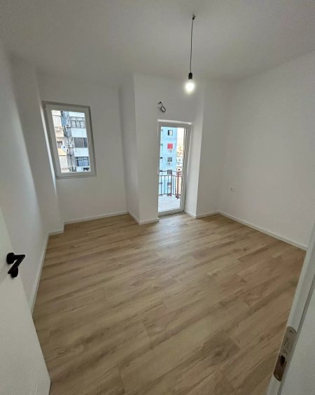 Shitet Apartament 1+1+BLK tek 21 Dhjetori