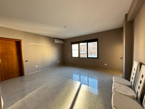 Shitet Apartament 2+1, Rruga e Barrikadave,Tiranë  265000