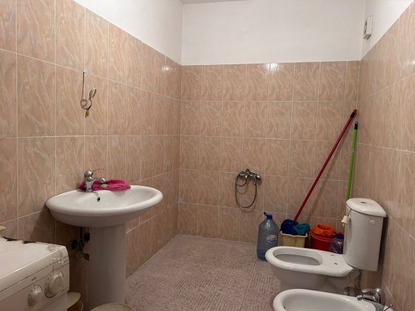 Shitet apartament 2+1 ne Don Bosko, prane shkolles Vace Zela, 125'000 Euro