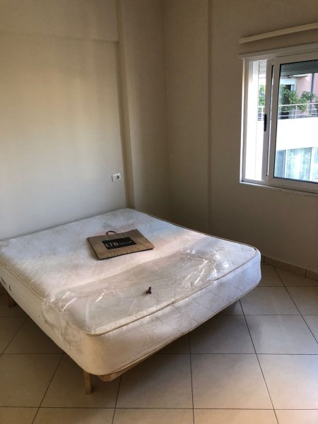 Jepet apartament me qera te Liqeni i Thate, 300 Euro