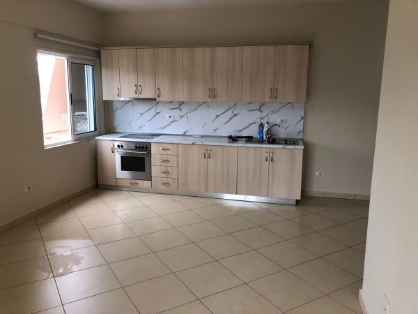 Jepet apartament me qera te Liqeni i Thate, 300 Euro