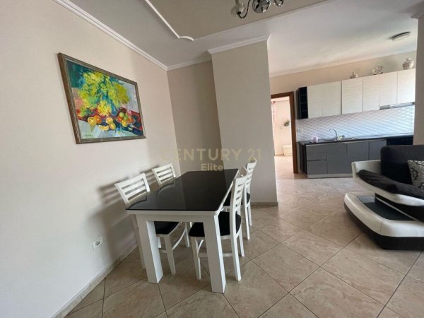 Apartament 2+1 ne Myslym Shyri + garazhd