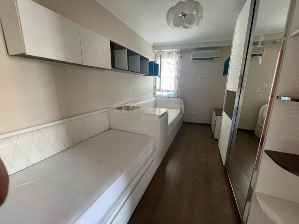 Apartament 2+1 ne Myslym Shyri + garazhd