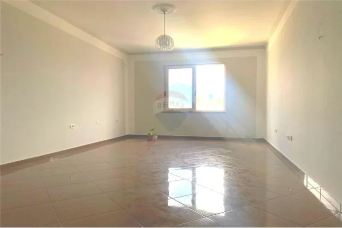 Shitet apartament 2+1+2 te 21 Dhjetori, 142'000 Euro