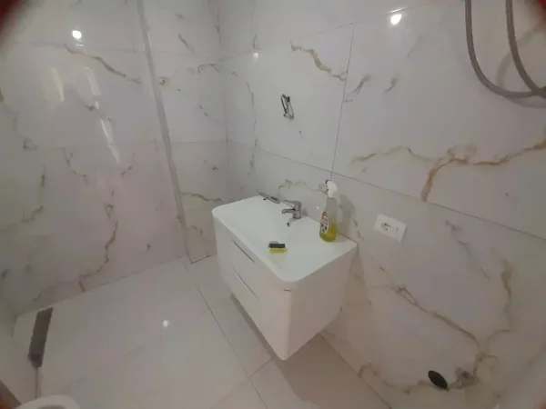 Shitet Apartament 1+1+BLK, 65m2  tek 21 Dhjetori Te Ish UET