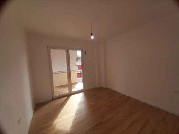 Shitet Apartament 1+1+BLK, 65m2  tek 21 Dhjetori Te Ish UET